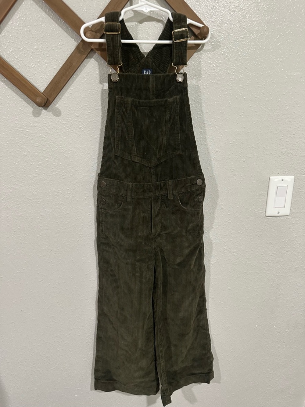 Gap Kids wide-leg corduroy overalls in a dark olive green color Size Large